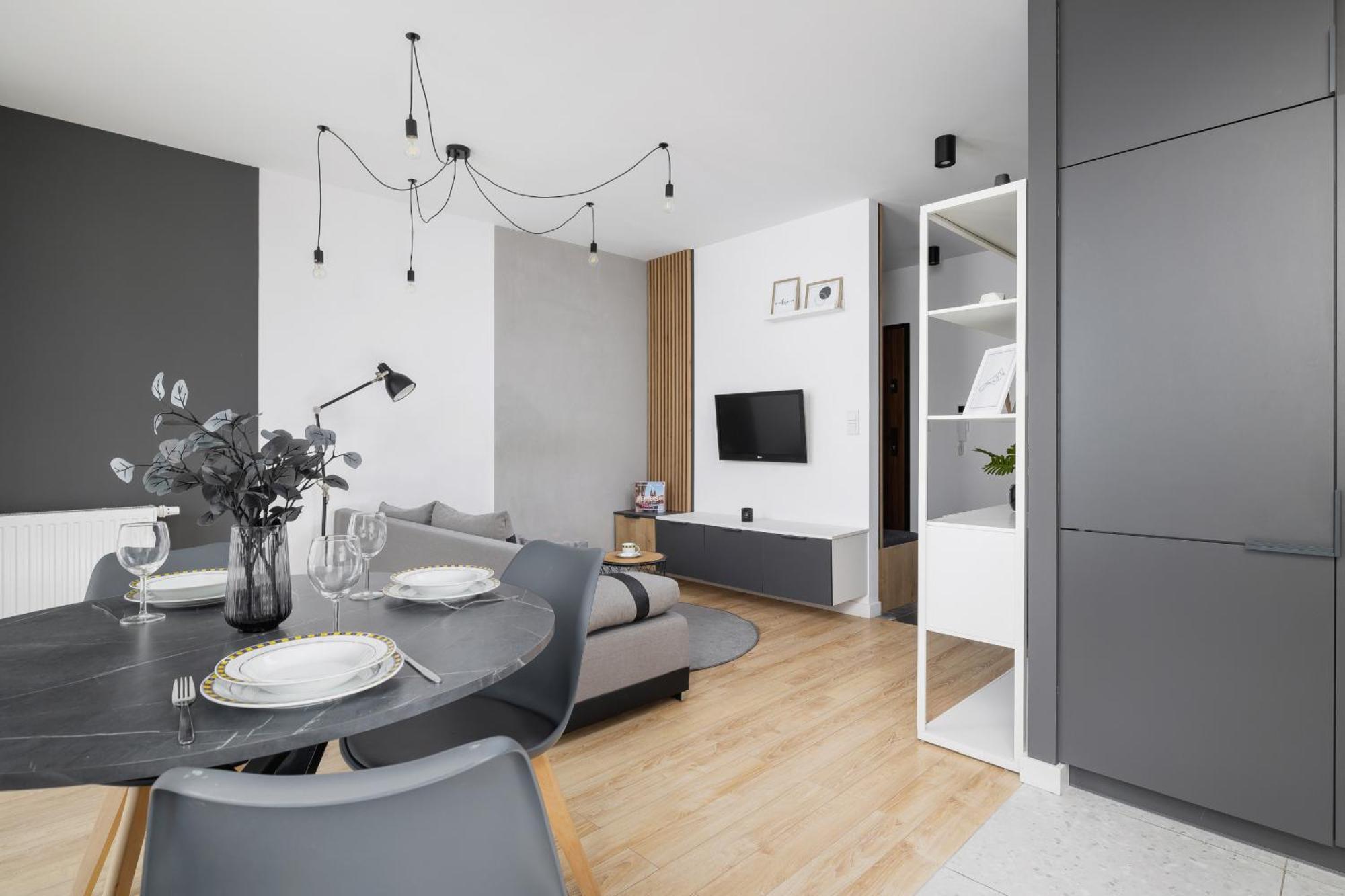 Elegant Apartment In Cracow With Balcony, Parking And Desk By Noclegi Renters 克拉科夫 外观 照片