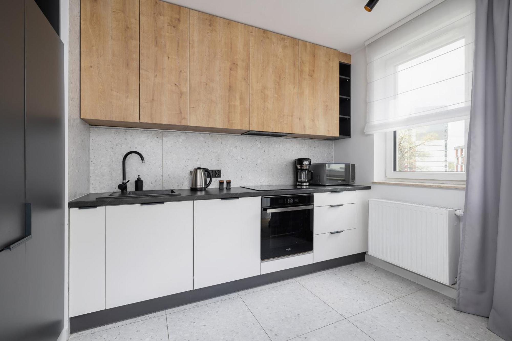 Elegant Apartment In Cracow With Balcony, Parking And Desk By Noclegi Renters 克拉科夫 外观 照片
